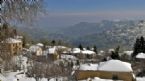 Έλατα χιόνια και ομορφιά στην Ορεινή Κορινθία Με αφετηρία τον Κορινθιακό, η πορεία χαράζεται ανάμεσα σε βουνά, χαράδρες, γραφικά χωριά και έλατα στις χιονισμένες γειτονίες των Τρικάλων.
Τα Ανω Τρίκαλα ντυμένα στα λευκά.