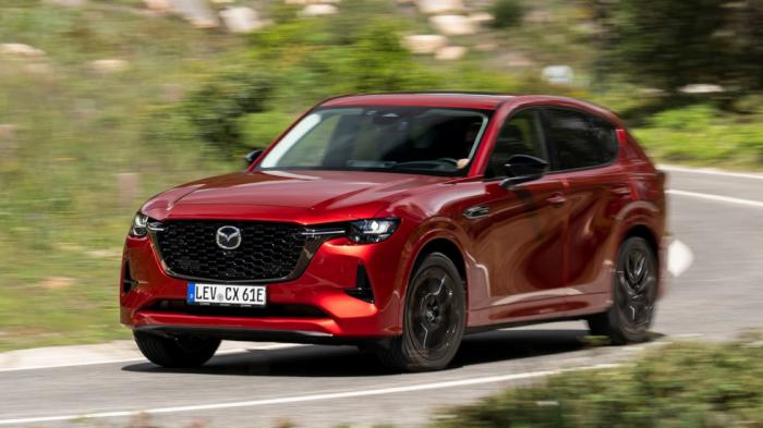 Οι τιμές του Mazda CX-60 PHEV ξεκινούν από 58.087 ευρώ, οπότε η τιμή με «απόσυρση» του παλιού σας αυτοκινήτου διαμορφώνεται στα 56.087 ευρώ.