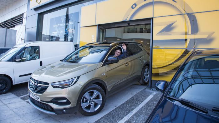 Ο Αναστάσιος Αλεφραγκής παρέλαβε ένα ολοκαίνουργιο Opel Grandland X με τον 1.600άρη turbo diesel κινητήρα ισχύος 120 ίππων στα πλαίσια του Best Car 2018.