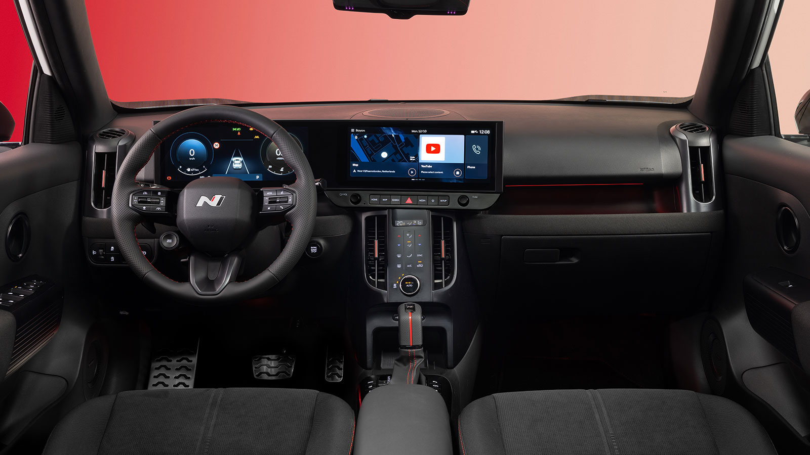 Εσωτερικό νέου Hyundai Bayon με ενιαία πανοραμική διάταξη οθονών
