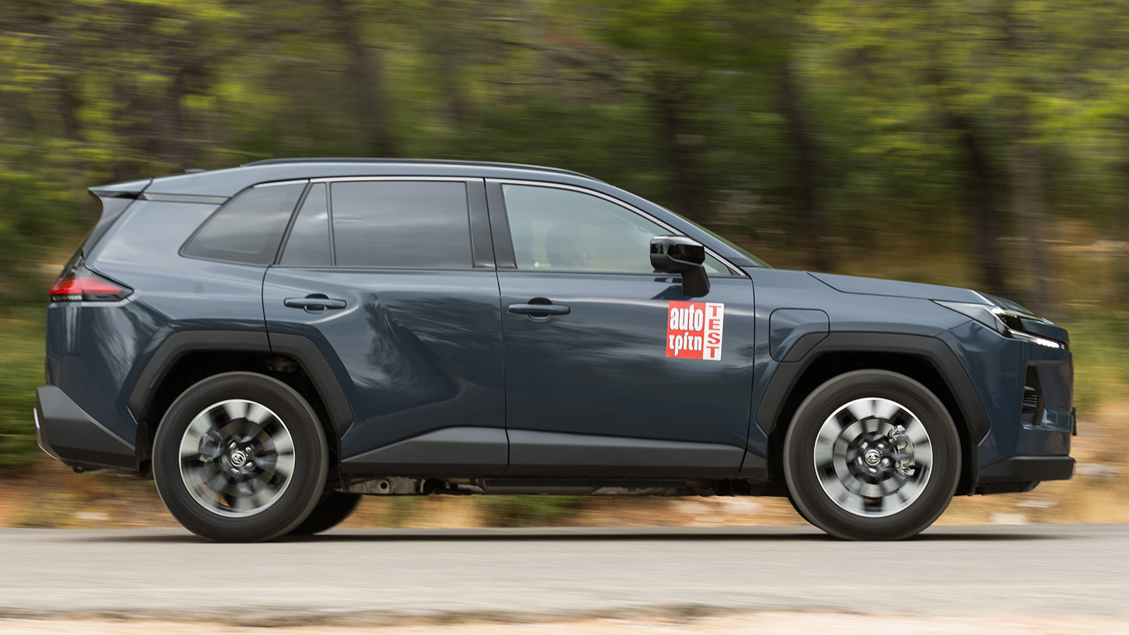 Toyota RAV4 αξιολόγηση ανάμεσα σε plug-in hybrid SUV