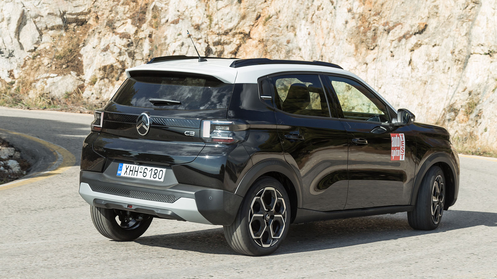 Citroen C3 με compact διαστάσεις, μεγάλη απόσταση από το έδαφος και ευρύχωρη καμπίνα