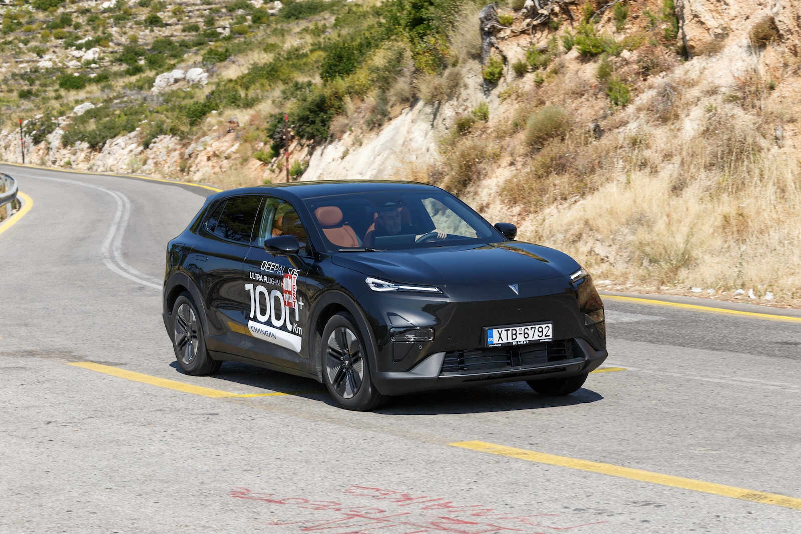 Το νέο plug-in hybrid SUV Changan Deepal S05 στο δρόμο