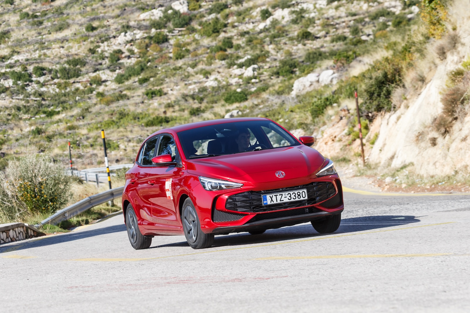 Δοκιμάζουμε το βενζινοκίνητο MG3 1,5L σε δρόμο με στροφές