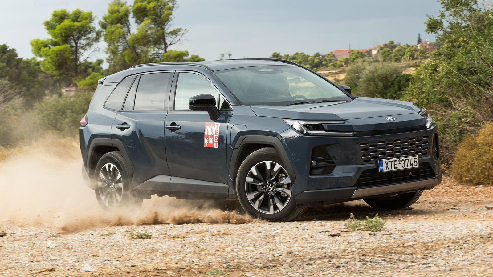 TEST: Νέο Toyota RAV4 -Πάει 100 χλμ. με ρεύμα & είναι «άλλο» αυτοκίνητο