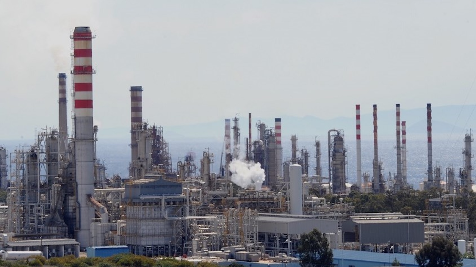 Εγκαταστάσεις των διυλιστηρίων της Motor Oil στους Αγίους Θεοδώρους Κορινθίας