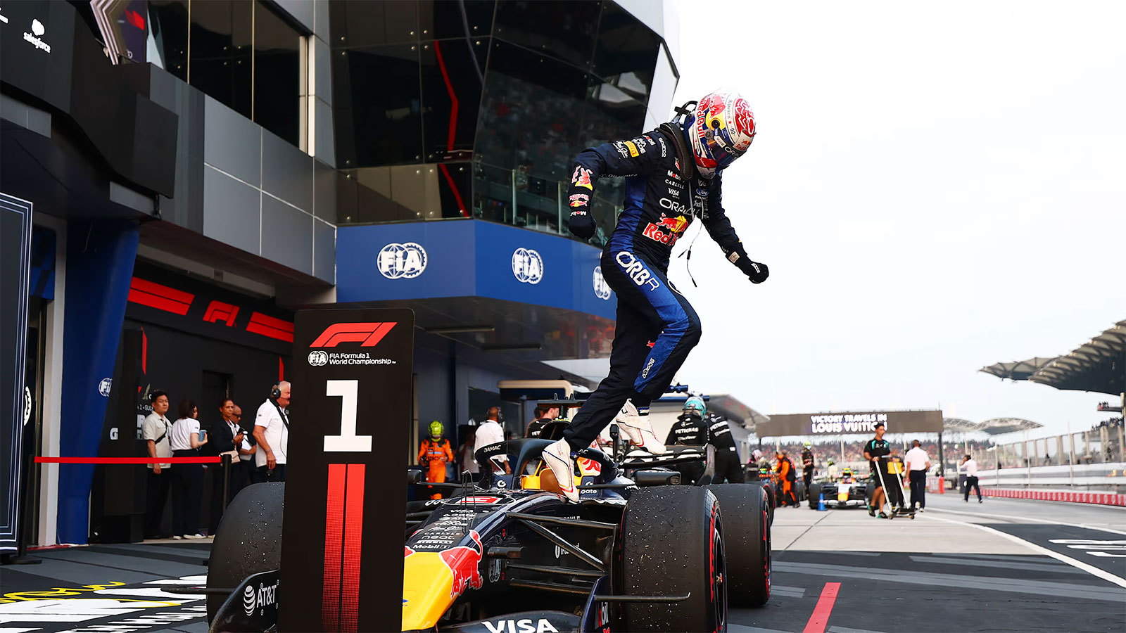 Πρώτη φετινή νίκη Verstappen στη Μαλαισία, μπροστά από Antonelli και Hamilton.