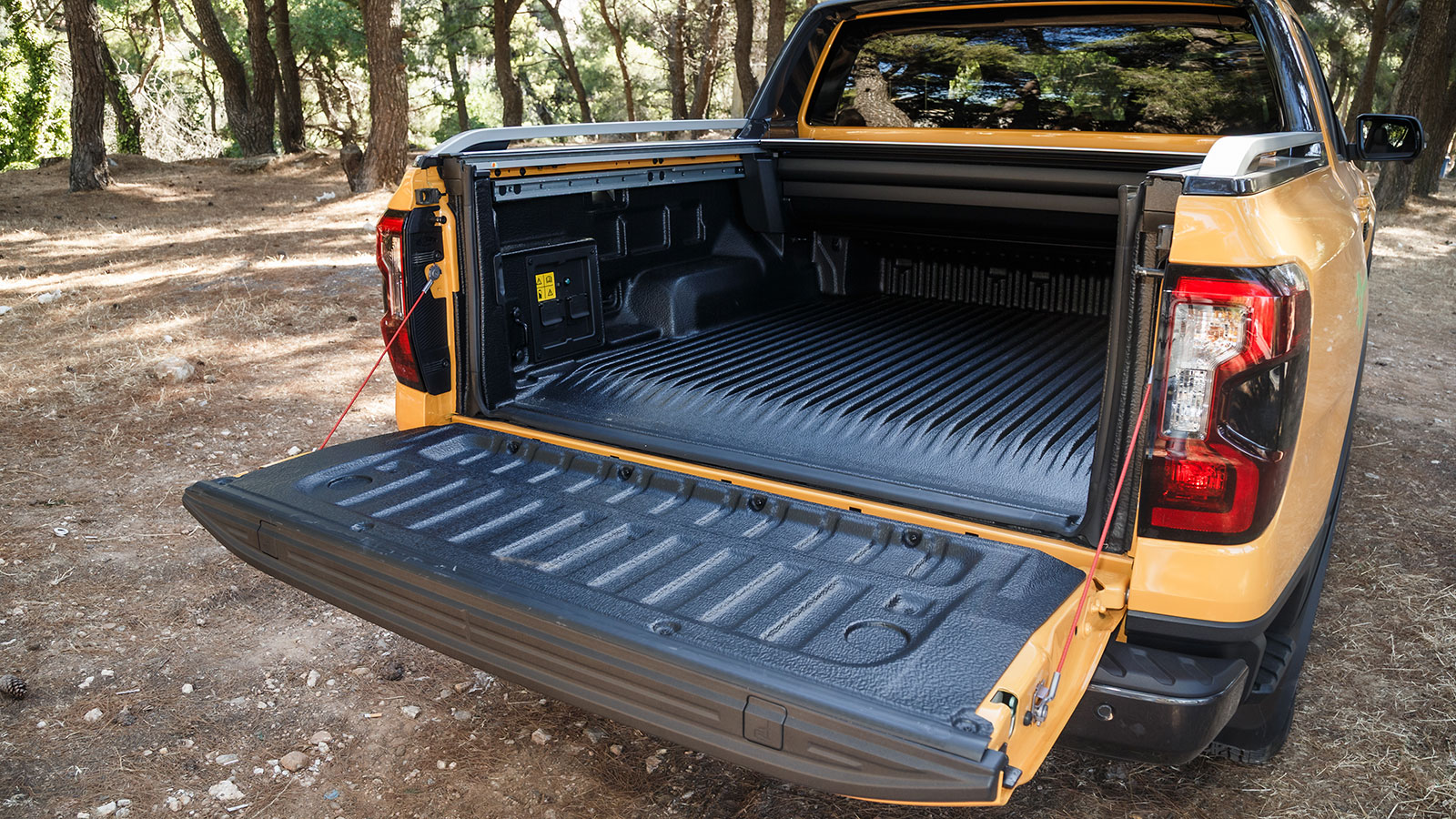 Ford Ranger Wildtrak PHEV καρότσα και εσωτερικό