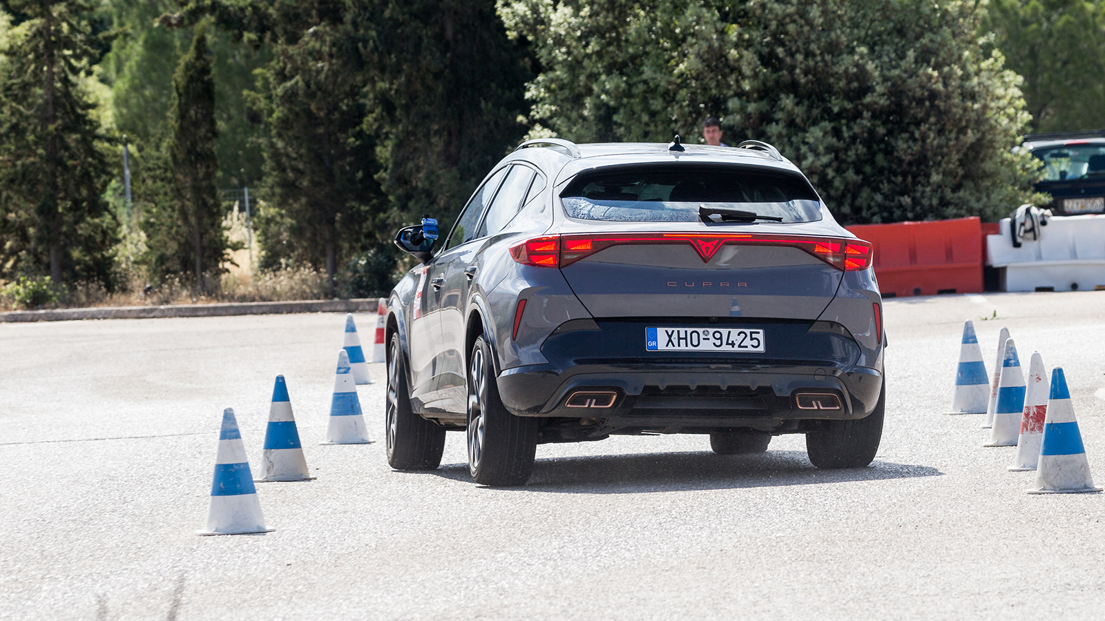CUPRA Formentor VZ eHybrid και Jaecoo 7 SHS στο ELK TEST