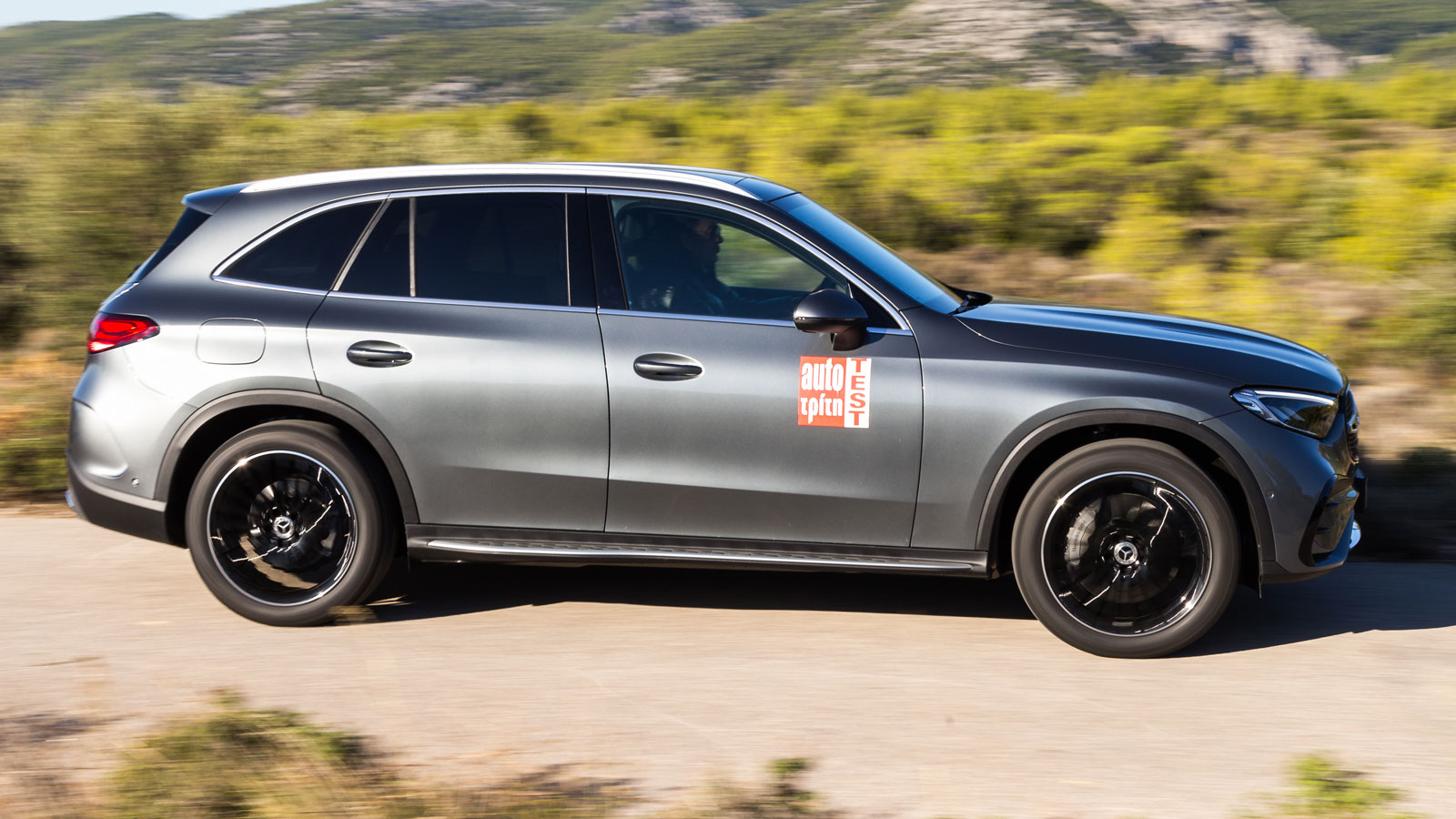 Mercedes GLC 200 4MATIC σε ορεινό δρόμο