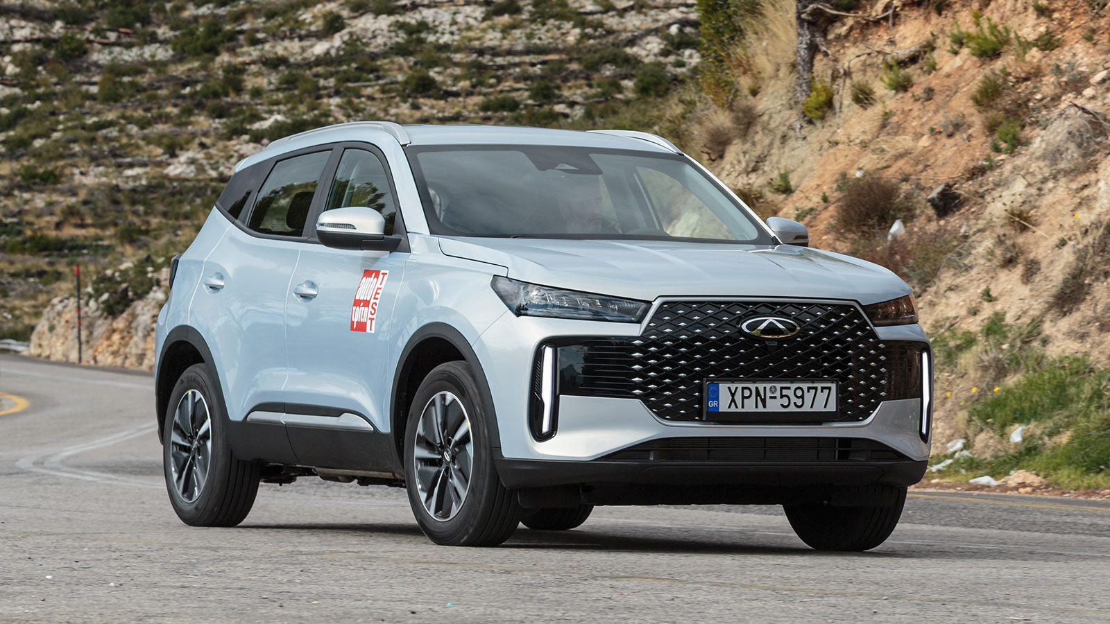 Chery Tiggo 4 με υβριδικό σύστημα 204 ίππων και μπαταρία 1,83 kWh