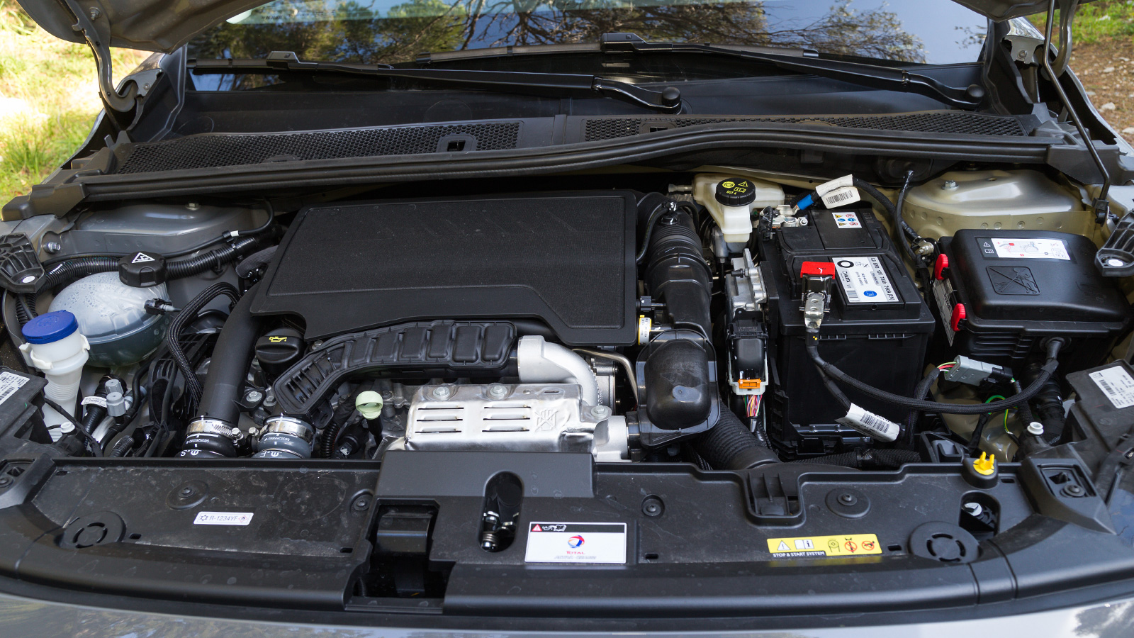 Peugeot 208 Turbo 100 και Peugeot 208 Hybrid 110
