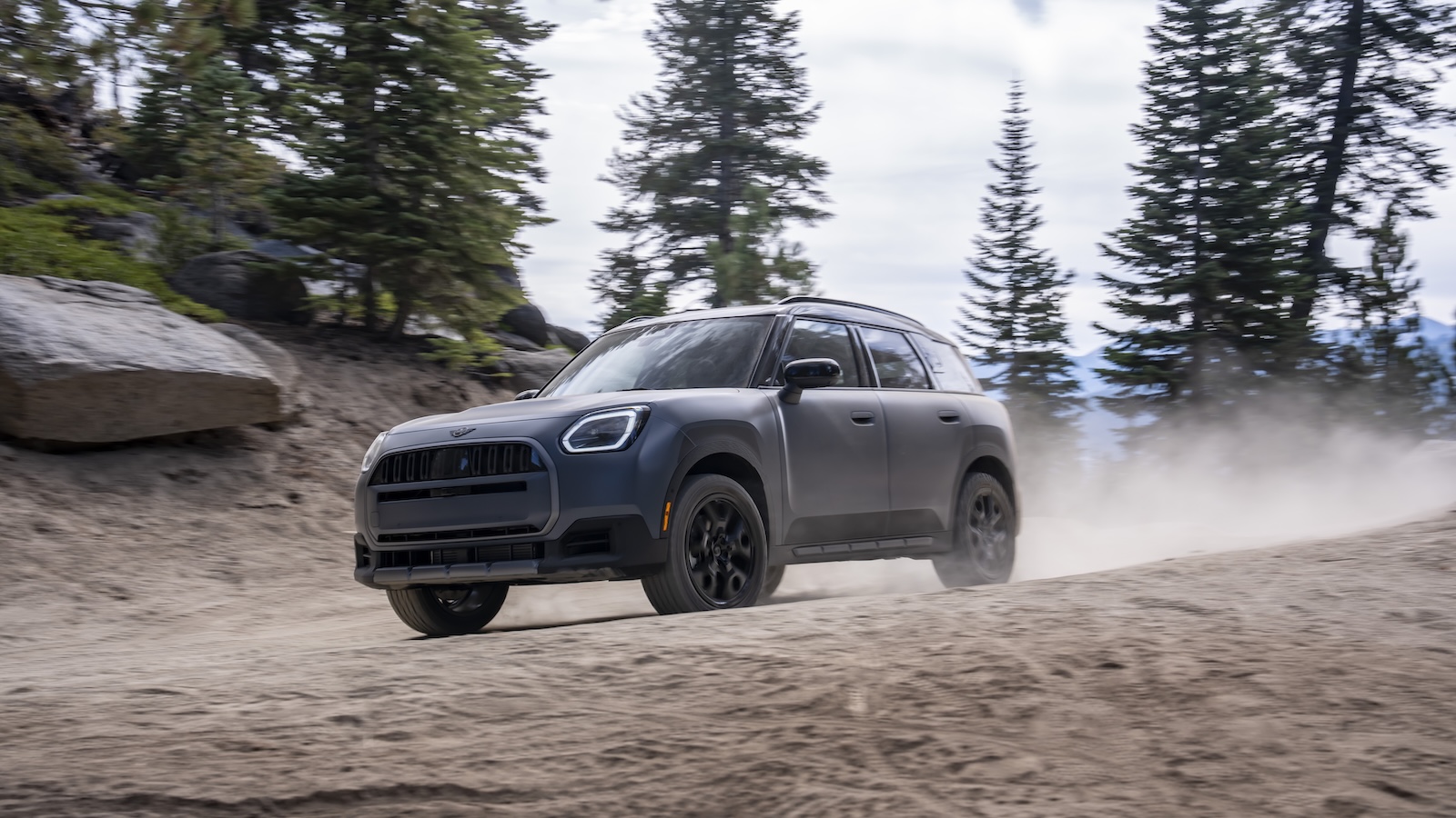 Το νέο MINI Countryman Untamed Edition με ελαστικά all-terrain στη φύση