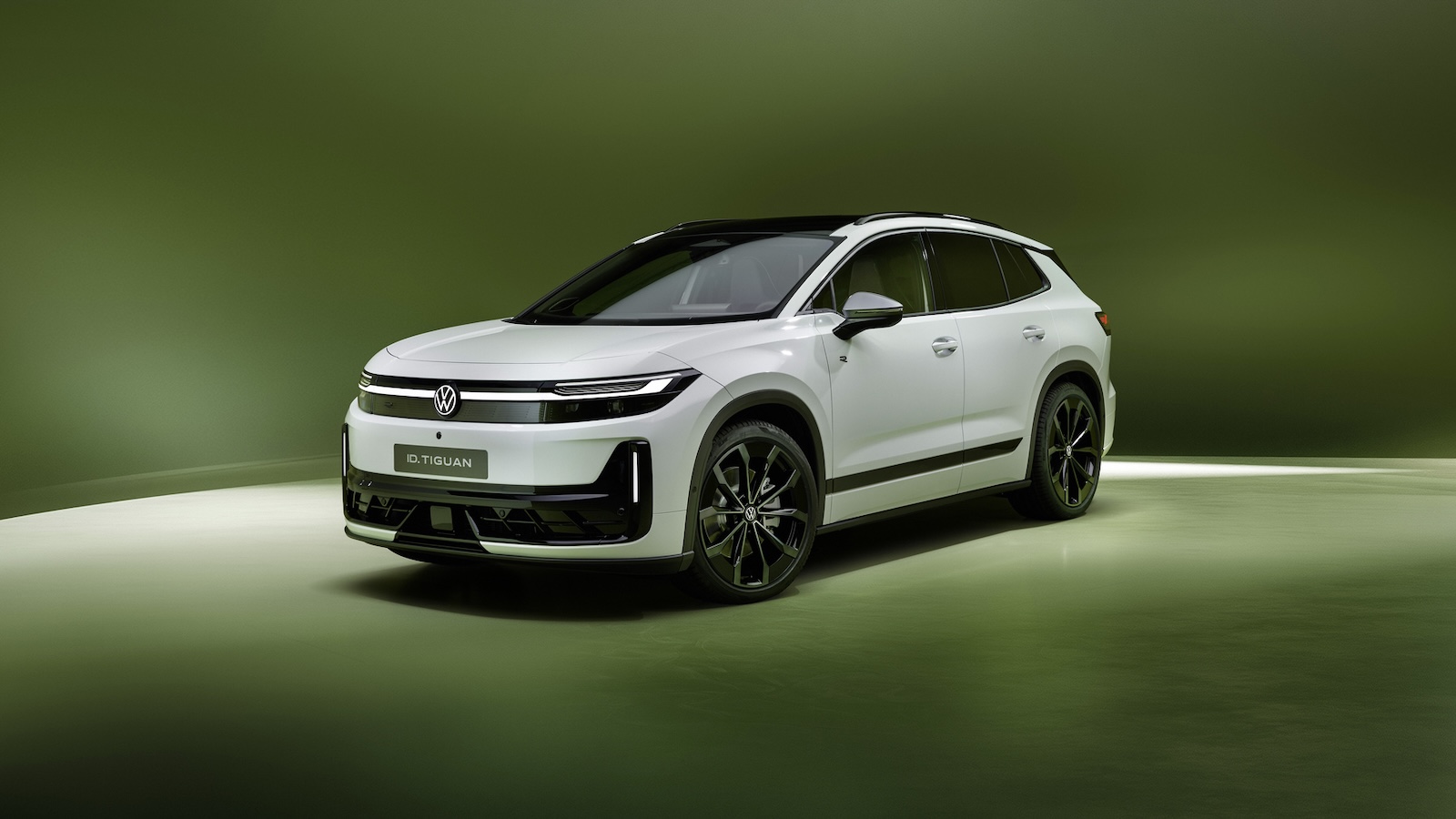 Το νέο ηλεκτρικό SUV Volkswagen ID. Tiguan σε γωνιακή εμπρόσθια όψη
