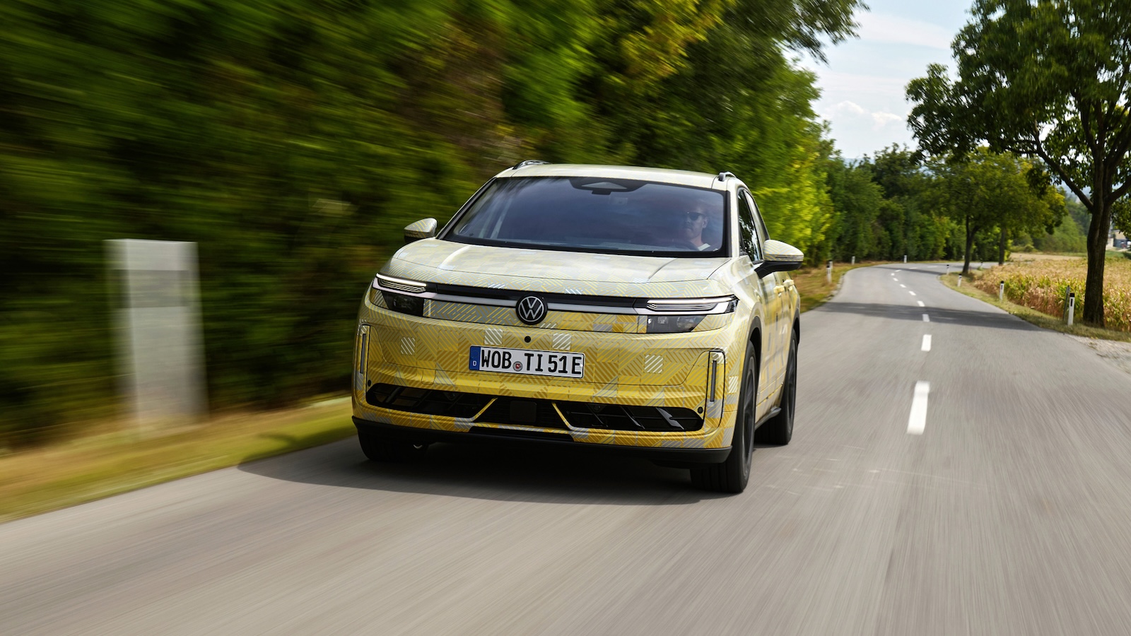 Το νέο ηλεκτρικό SUV Volkswagen ID. Tiguan με καμουφλάζ δοκιμών