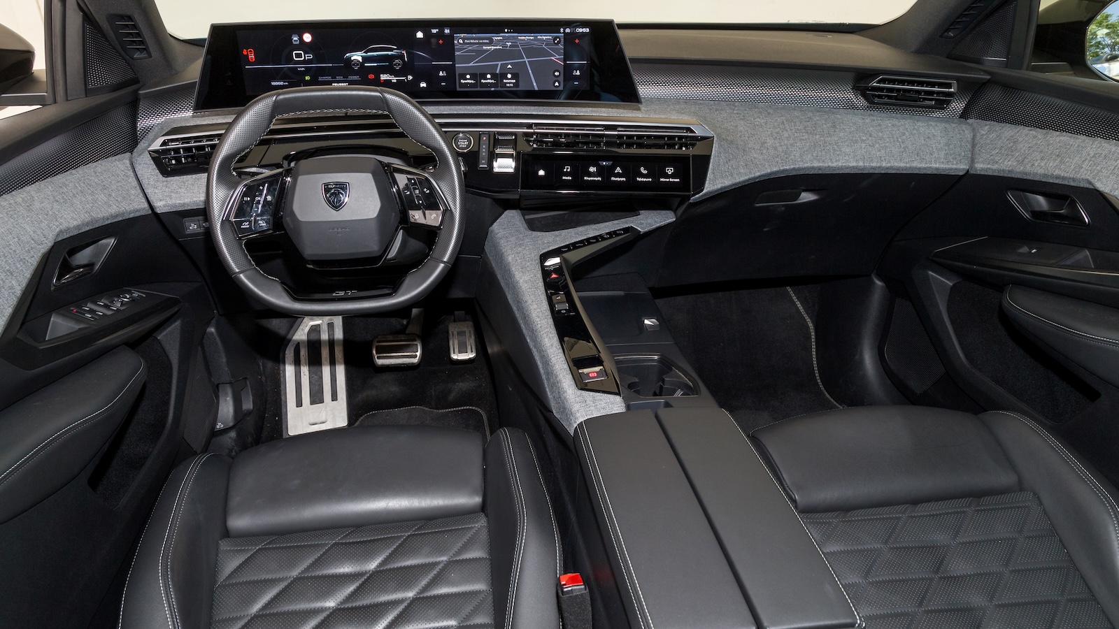 Εσωτερικό Peugeot 3008 με Panoramic i-Cockpit και οθόνη 21 ιντσών