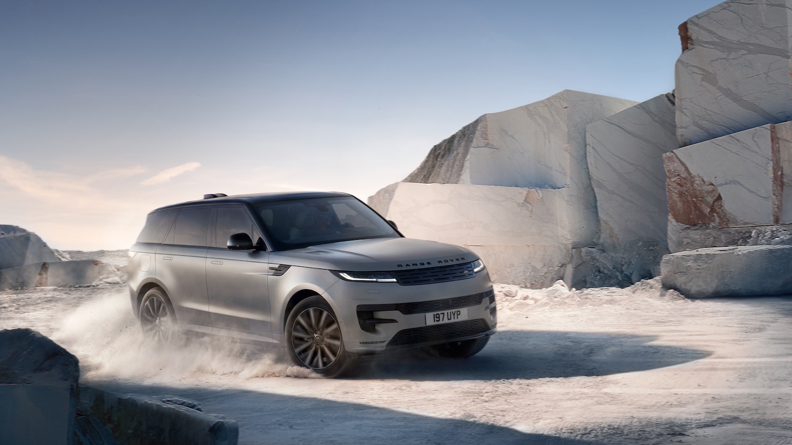 Το νέο ηλεκτρικό SUV Range Rover Sport Electric σε δυναμική οδήγηση