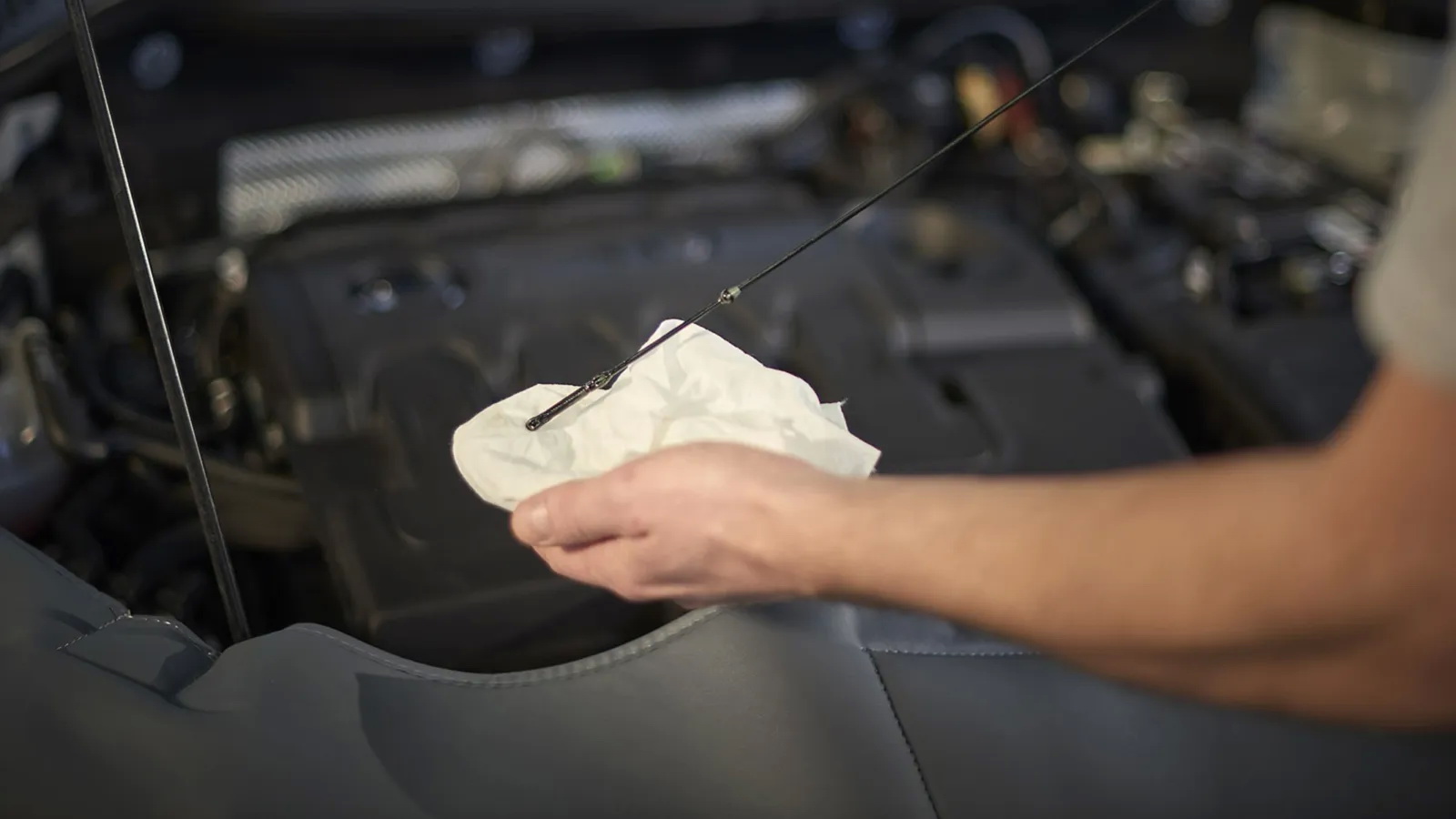 4+1 υγρά που πρέπει να ελέγχεις για να μη βρεθείς προ εκπλήξεως!