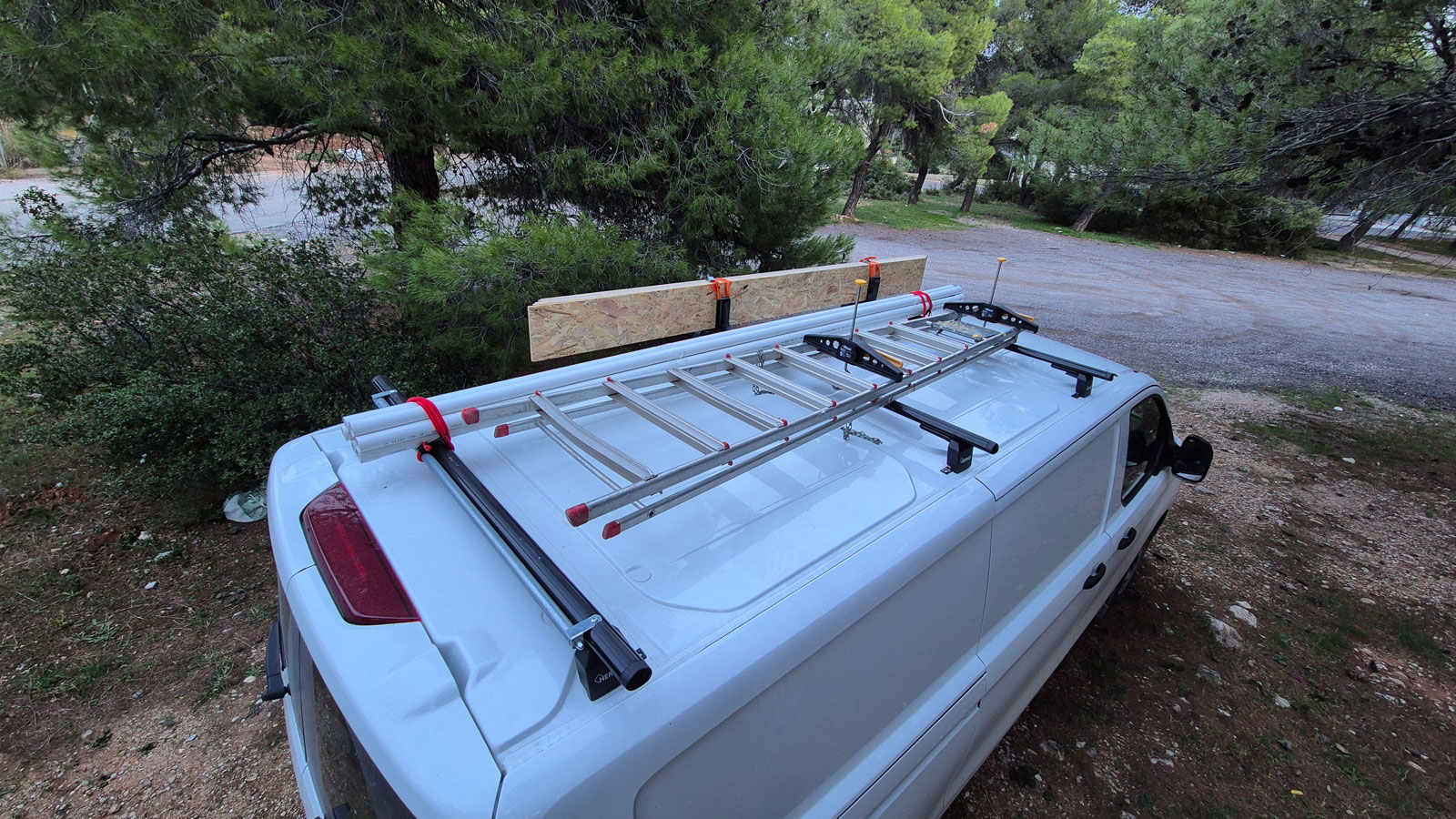 Μπορείτε να δείτε πόσα αντικείμενα μπορούν να χωρέσουν οι Hermes RV-1, χάρη σε αυτή την πανοραμική λήψη. 