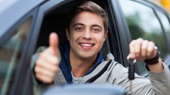 Είσαι νέος οδηγός; Εξόπλησε το αυτοκίνητό σου με τα κατάλληλα αξεσουάρ, που θα σε βοηθήσουν να συνηθίσεις γρήγορα την οδήγηση.