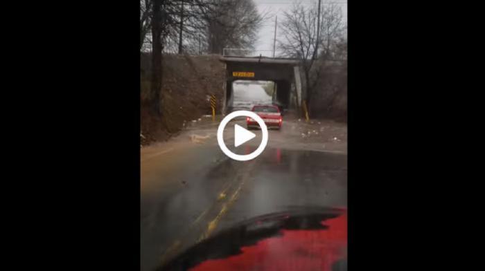 Οδηγός βούλιαξε Pick-Up σε πλημμυρισμένο δρόμο
