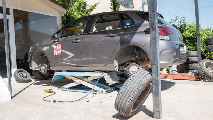 Αποδείξαμε στην πράξη τον κίνδυνο που συνεπάγεται η κυκλοφορία με φθαρμένα ελαστικά.