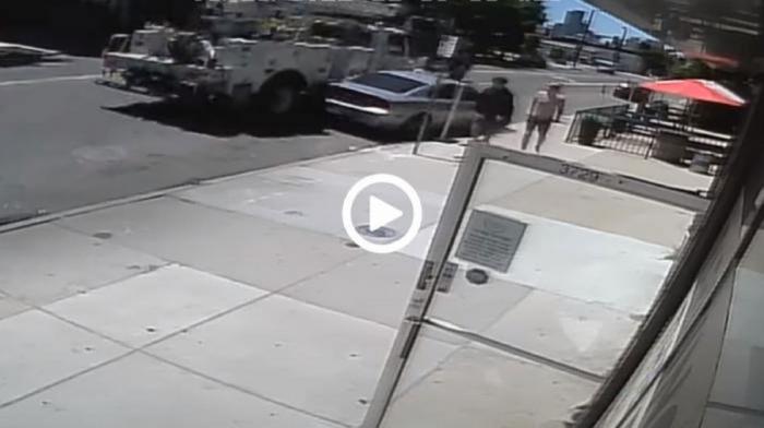 VIDEO: Φορτηγό «ξύνει» ΙΧ και το πετάει στο πεζοδρόμιο!
