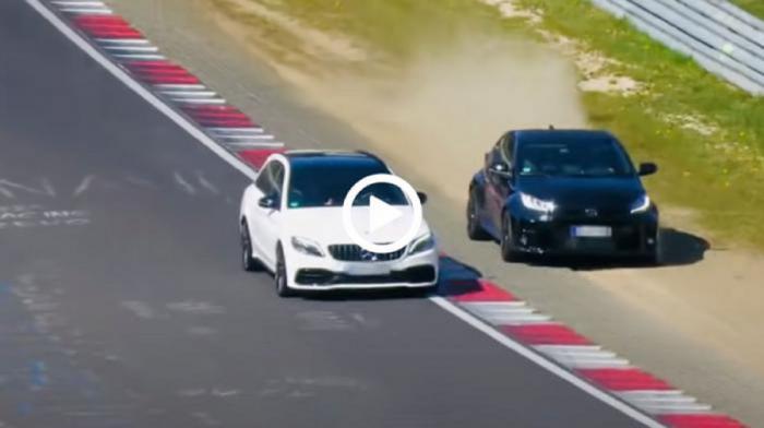 Τοyota GR Yaris περνάει Mercedes-AMG από το χώμα Τοyota GR Yaris περνάει Mercedes-AMG από το χώμα