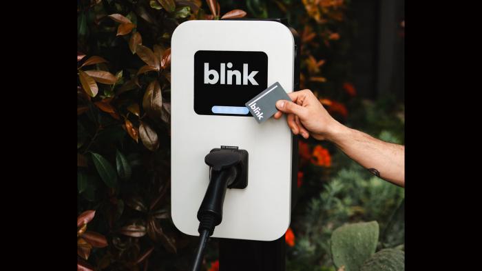 Η Blink διαθέτει και κάρτα μέλους για τους πελάτες της, οι οποίοι μπορούν να απλοποιήσουν ακόμα περισσότερο τη διαδικασία της φόρτισης. 