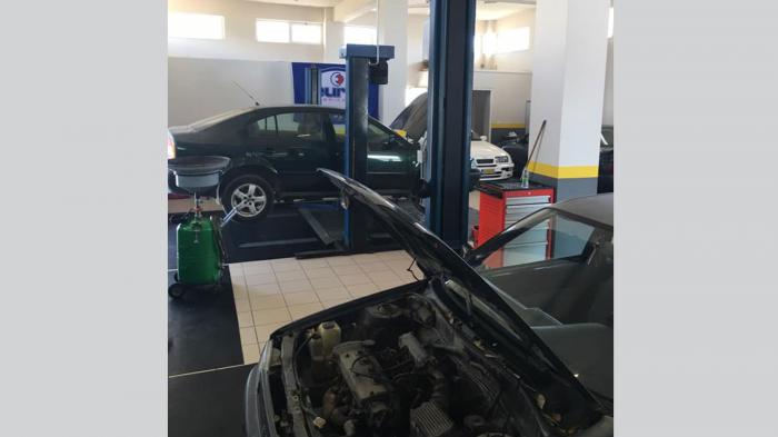 Η Car Service Eleftheriou​ είναι ένα υπερσύγχρονο συνεργείο. Με μεγάλη εμπειρία στον κλάδο της επισκευής - συντήρησης αυτοκινήτου. Προσφέρει εξαιρετικές υπηρεσίες σε ιδιαίτερα ανταγωνιστικές τιμ