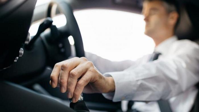 7 κακές συνήθειες κατά την οδήγηση που καταστρέφουν το αυτοκίνητό σου