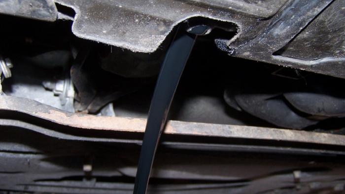 Το μαύρο χρώμα υποδηλώνει ότι το λιπαντικό του κινητήρα είναι παλιο.