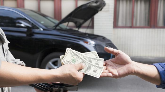 Μπορείς να εξοικονομήσεις χρήματα και στο service του αυτοκινήτου σου, κάνοντας τις κατάλληλες επιλογές σε συνεργείο και ανταλλακτικά.