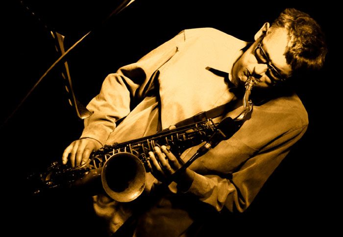 H μουσική Jazz έχει βασικά στοιχεία της τον έλεγχο του ρυθμού και την ωριμότητα στην εκτέλεση. Στα ίδια ώριμα μονοπάτια κινείται και το Jazz.
