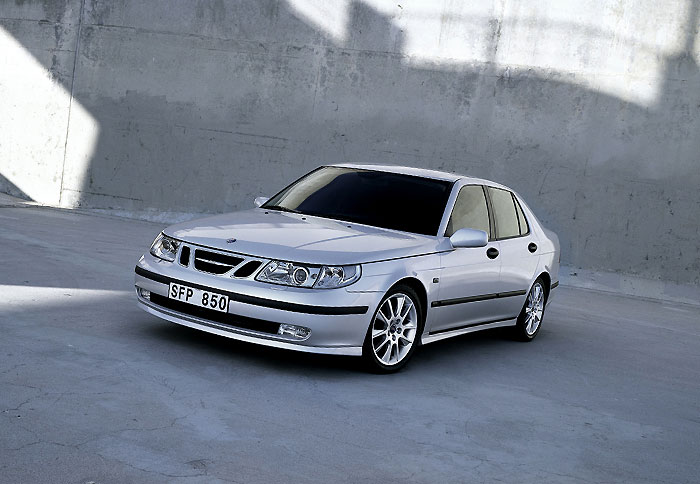 Γυρίζει την κίνηση... πίσω η Saab