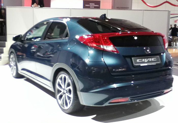 Τα i-VTEC σύνολα βενζίνης των 1,4 και 1,8 λίτρων διαθέτουν βελτιωμένα χαρακτηριστικά κατανάλωσης και εκπομπών.