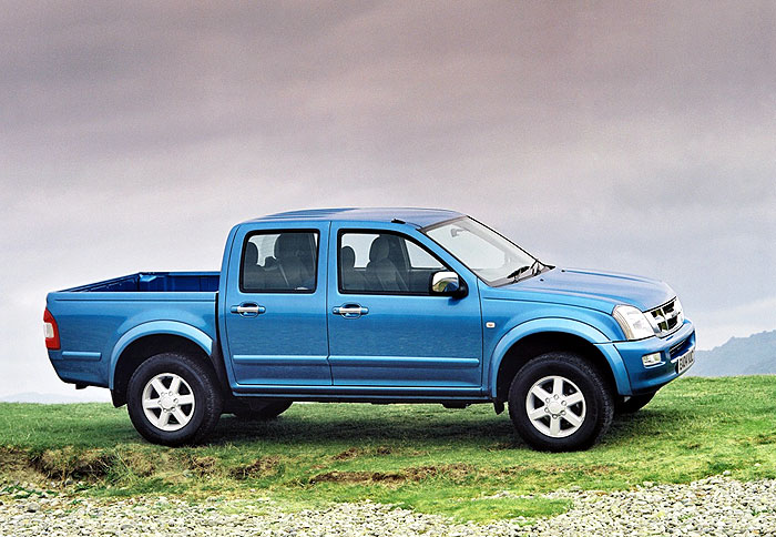 Το δυναμικό Isuzu D-Max προσφέρεται με έκπτωση έως και 4.800 ευρώ και τιμή αγοράς από 17.690 ευρώ.