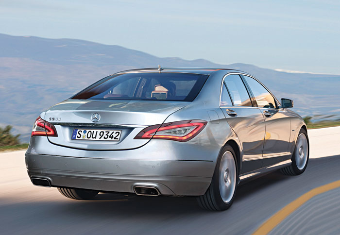 To πίσω άκρο της νέας Mercedes S-Class είναι πιο κομψό και με διακριτικά λεπτεπίλεπτα στοιχεία (κατασκοπευτική εικόνα).
