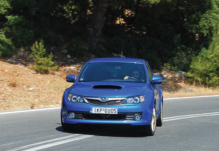 Tο Impreza WRX SΤi εφοδιάζεται με το ρυθμιζόμενο κεντρικό διαφορικό (DCCD).