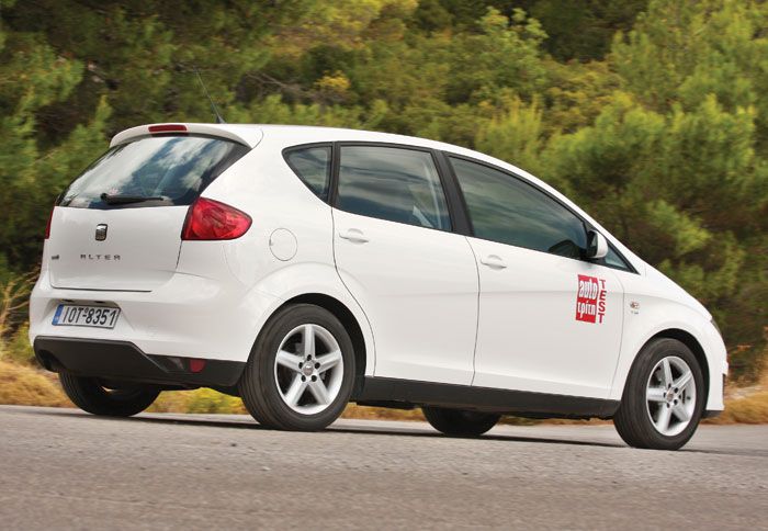 Στις στροφές το Altea διατηρεί τα σπορτίφ στοιχεία της φίρμας του καθώς είναι πιο σφιχτό από ένα μέσο οικογενειακό μοντέλο. 