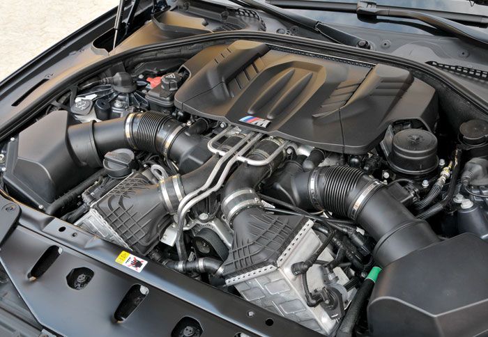 Μείωση της κατανάλωσης κατά περισσότερο από 30% για τη νέα M5 σε σχέση με το απερχόμενο μοντέλο, τη στιγμή που η ιπποδύναμη αυξήθηκε κατά 10%, και η ρ