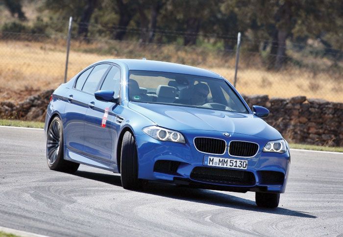 Είναι Mύθος