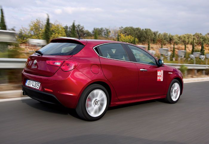 Ο οδηγοκεντρικός χαρακτήρας της Giulietta ειναι αυτό που αμέσως αντιλαμβάνεται κανείς όταν βρεθεί πίσω από το τιμόνι της. 