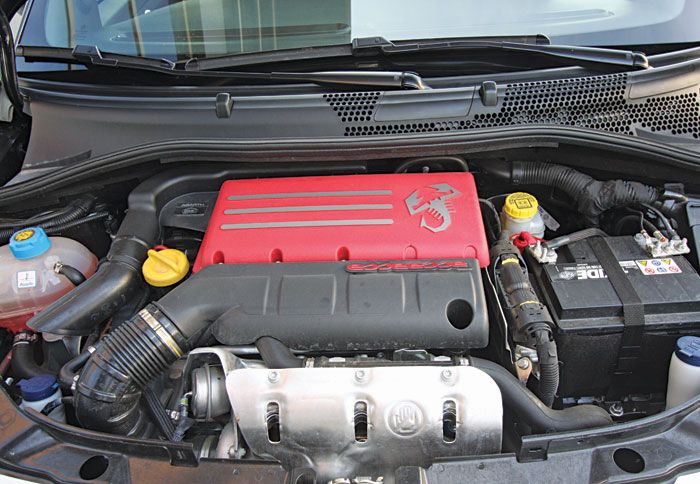 Το κιτ esseesse απογειώνει τις επιδόσεις και το χαρακτήρα του Abarth 500C.