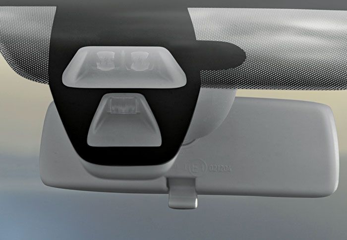 Το σύστημα City Safety Assist φροντίζει μέχρι και να φρενάρει τελείως το όχημα, σε ταχύτητες μέχρι 30 χλμ./ώρα.