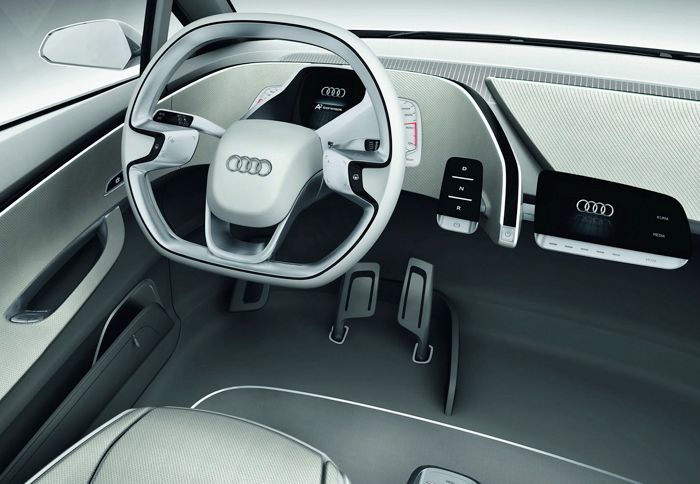 Αρκετά μίνιμαλ δείχνει το εσωτερικό του Audi A2 Concept. Σε ανάλογο μοτίβο θα είναι το ταμπλό και στο αυτοκίνητο παραγωγής. 
