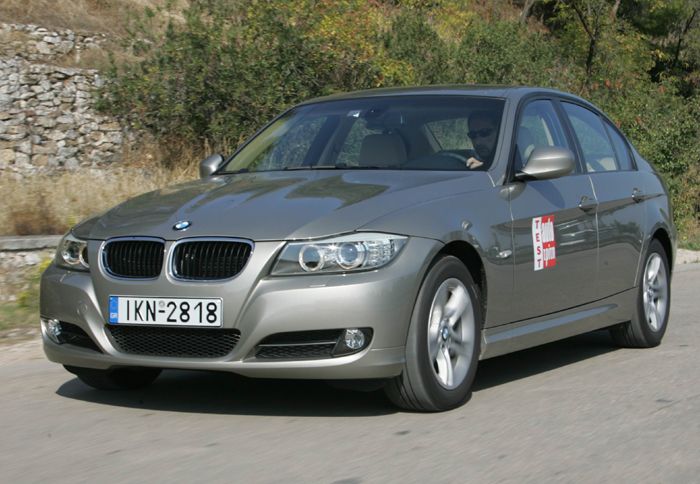 Πολύ κοντά στην «αιώνια αντίπαλο» C-Class, βρέθηκε η Σειρά 3 της BMW με 464 πωλήσεις (μερίδιο 9,1%).