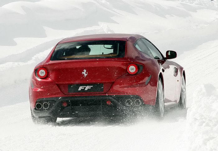 Ισχύς 660 ίππων και οδήγηση στο χιόνι χρειάζονται ειδικές δεξιότητες, της οποίες και θα αποκτήσετε.