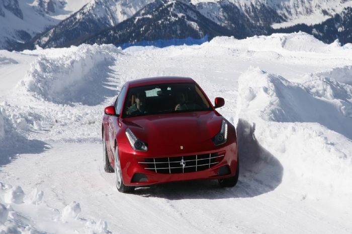 Το σύστημα τετρακίνησης της Ferrari ονομάζεται 4RM και ζυγίζει 50% λιγότερο από τα ανταγωνιστικά συστήματα.