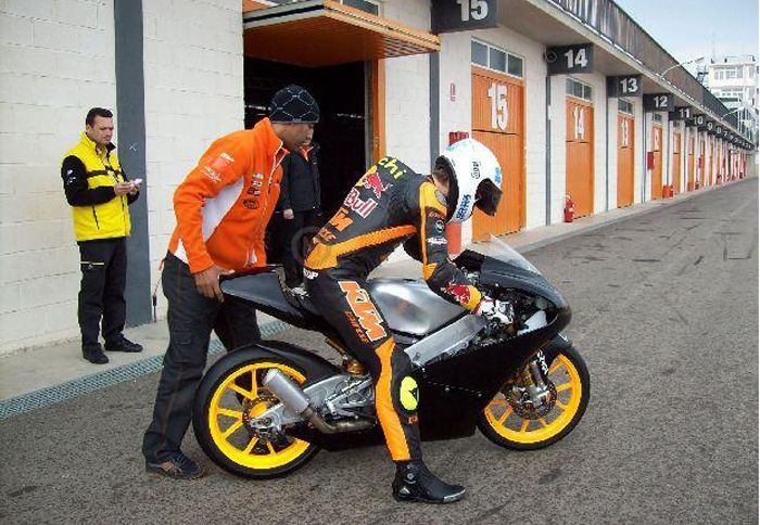 Η ΚΤΜ επιστρέφει δριμύτερη στο Moto3.

